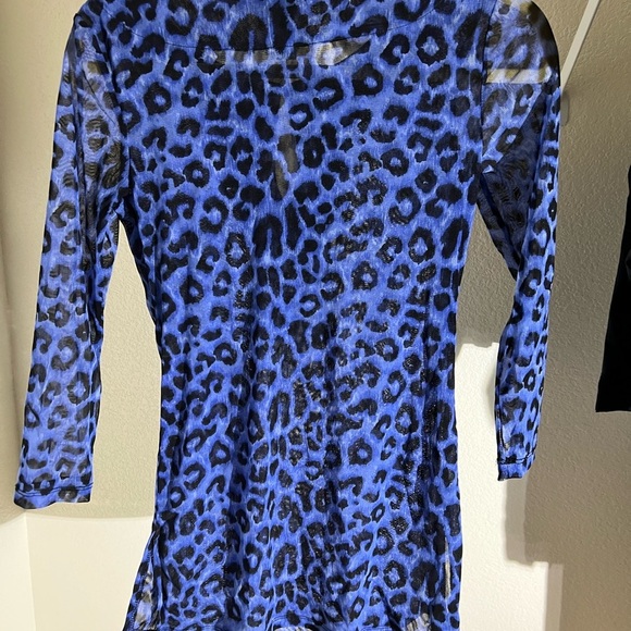 International Concepts Size Small 1/4 sleeve top, beads in front at neckline - Picture 8 of 8